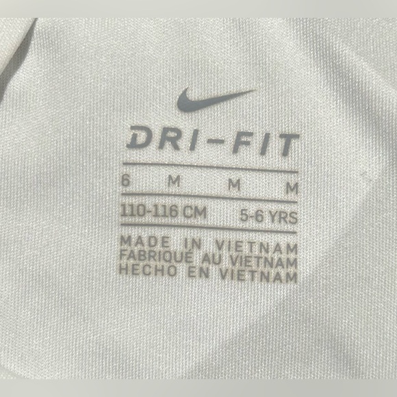 Girls Nike 2 piece athletic set - Picture 4 of 5